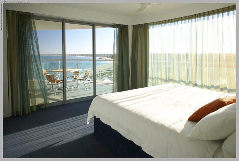 Seashells Mandurah Hotel Room photo
