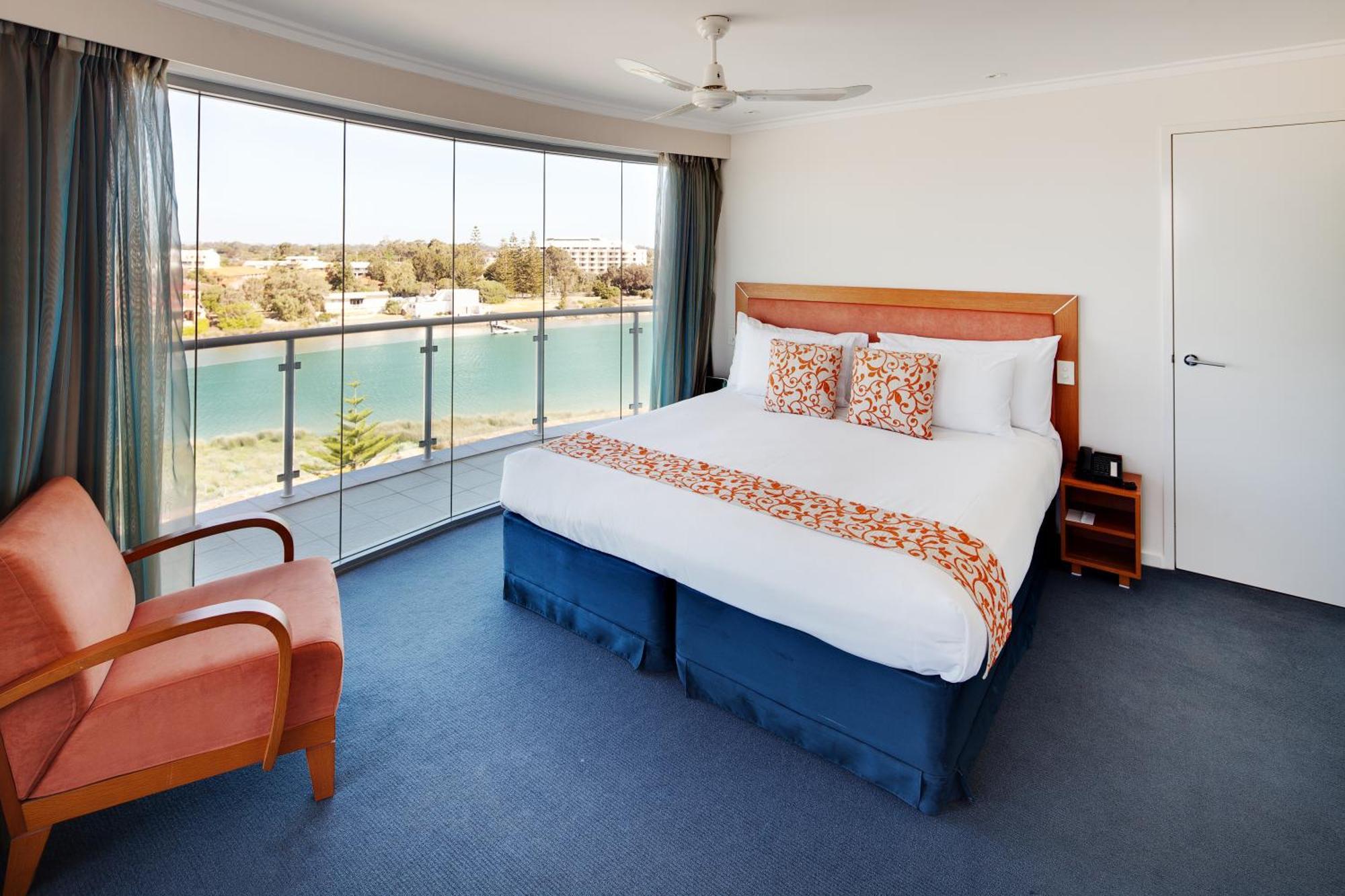 Seashells Mandurah Hotel Exterior photo