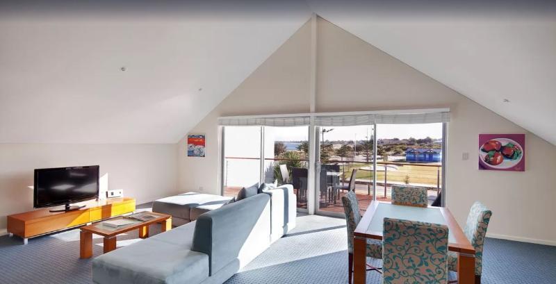 Seashells Mandurah Hotel Exterior photo